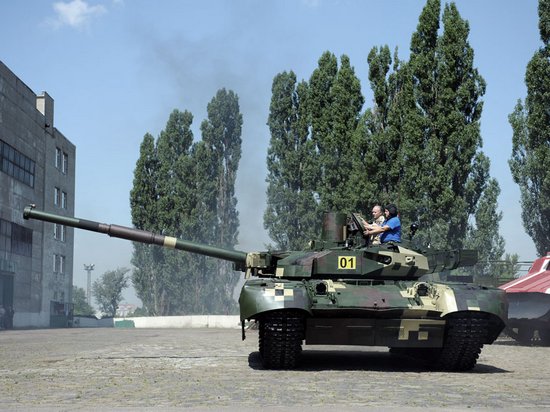 В Сети опубликовали эффектный видеоролик с новыми украинскими танками «Оплот»