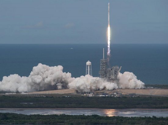 Компания SpaceX вывела на орбиту корабль с грузом для МКС (видео)