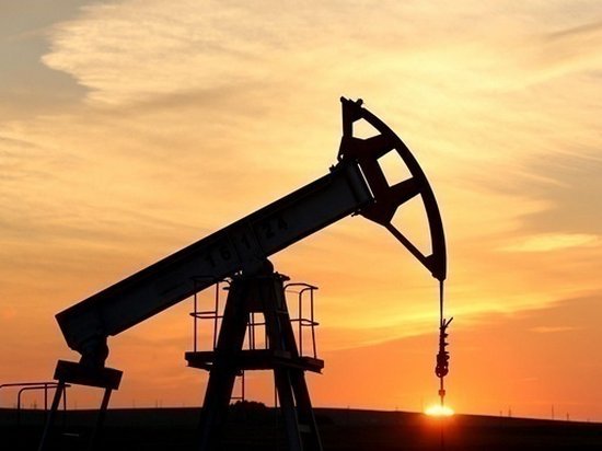 Цены на нефть снижаются из-за увеличения добычи в США