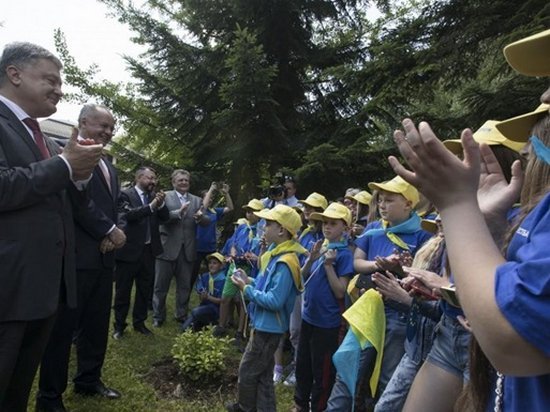 Украина будет в ЕС, когда школьники вырастут — Порошенко