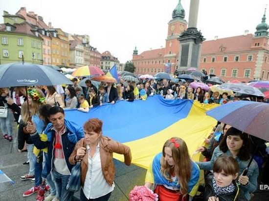 В Польше приняли новые правила работы для украинцев