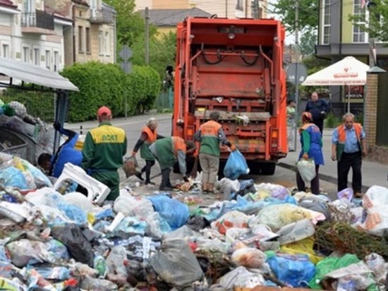 Во Львове накопилось уже более 8 тысяч тонн мусора