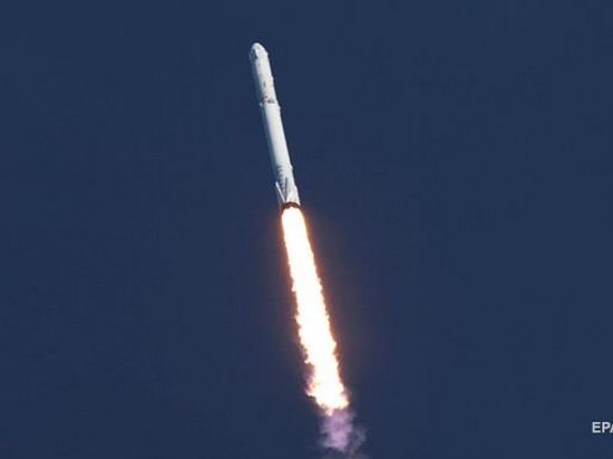 Компания SpaceX запустила Falcon 9 с болгарским спутником (видео)