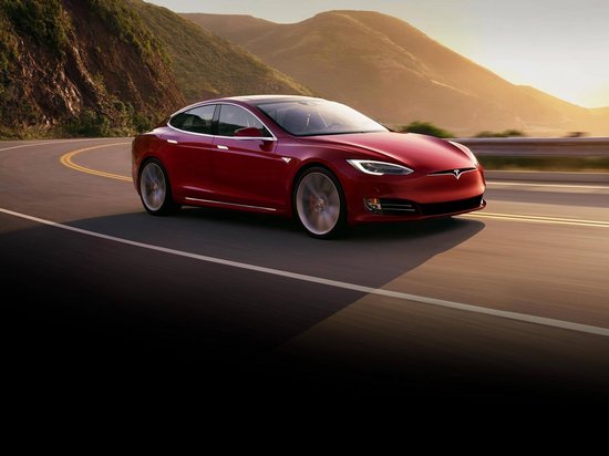 Электрокар Tesla установил новый рекорд дальности поездки