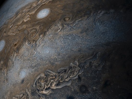 Агентство NASA сделала снимок «нити жемчужин» на Юпитере