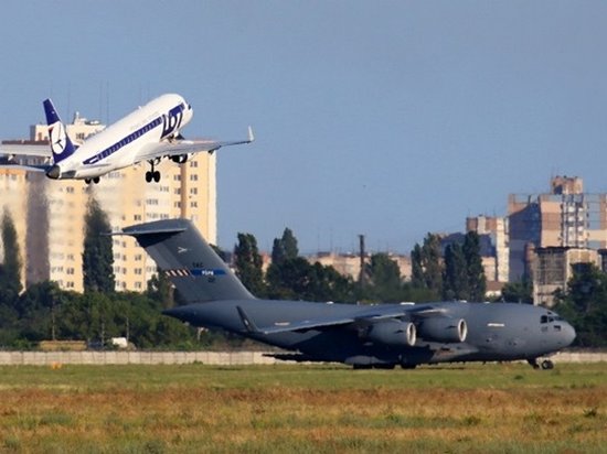 В одесском аэропорту разгрузились самолеты НАТО