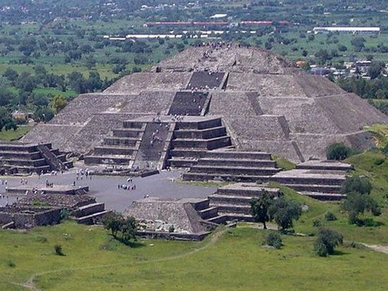 Археологи обнаружили секретный туннель под пирамидой индейцев в Мексике