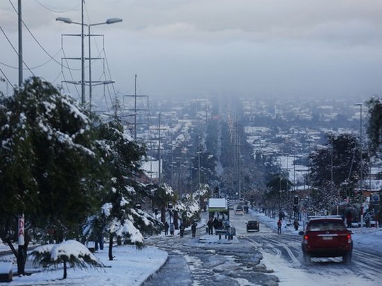Столицу Чили накрыл сильный снегопад (видео)