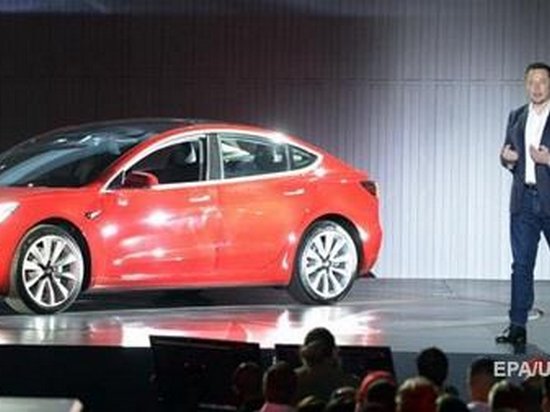 Компания Tesla начала продажи бюджетного электрокара Model 3