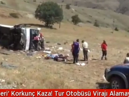 В Турции попал в ДТП туристический автобус: 26 пострадавших (видео)
