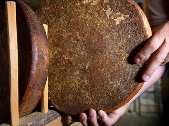 В Швейцарской деревне обнаружили 142-летнюю головку сыра