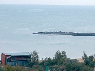 Извержение грязевого вулкана: на Азовском море появился остров (видео)