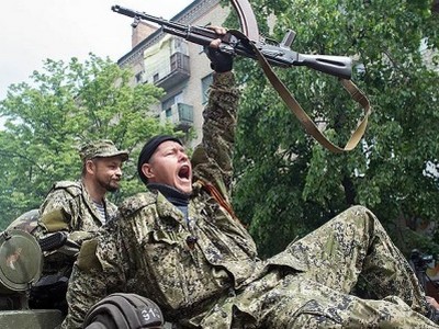 Разведка: РФ почти вдвое уменьшила зарплаты своим военным на Донбассе
