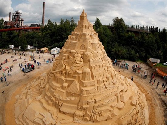 В Германии построили самый высокий замок из песка