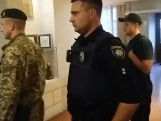 В отель к Михаилу Саакашвили пришли силовики (видео)