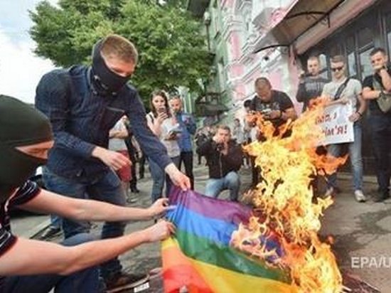 ЕС похвалил Киев за борьбу с ненавистью