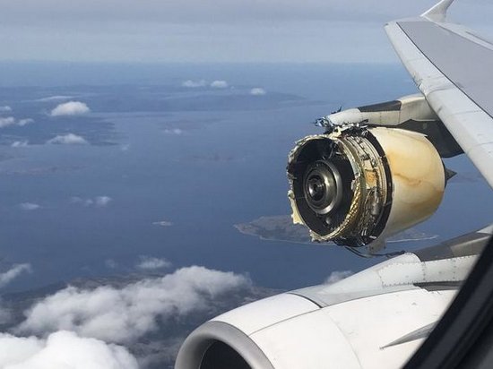 В Канаде самолет совершил аварийную посадку из-за отказа двигателя