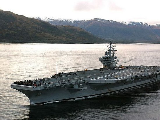 США перебрасывают ударную группу ВМС к берегам Корейского полуострова