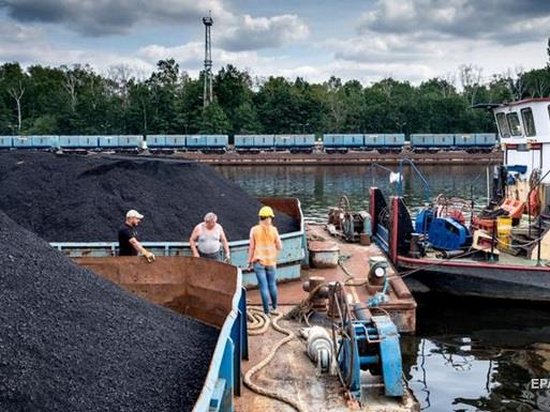 В Польше пообещали прекратить поставки угля с Донбасса