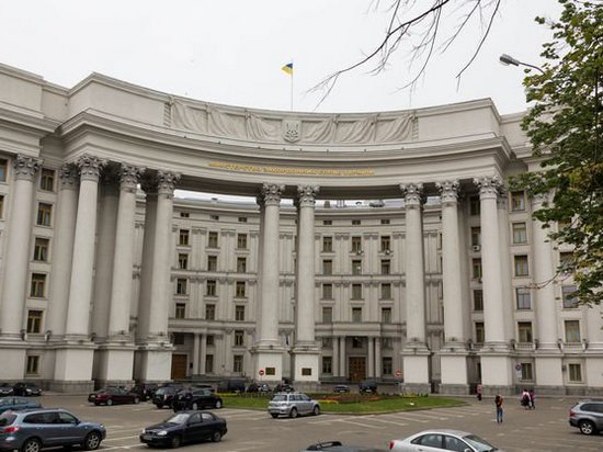 Украина считает нелегитимным референдум в Каталонии — МИД