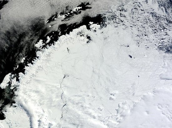 В Антарктиде обнаружили странную гигантскую дыру