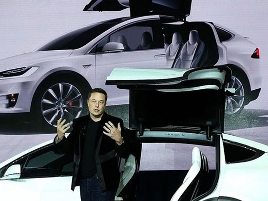 Компания Tesla отзывает 11 тысяч кроссоверов Model X