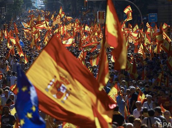 В Барселоне люди вышли на митинг против независимости Каталонии (видео)