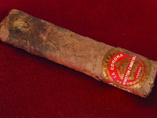 На аукционе в США продали недокуренную сигару Черчилля