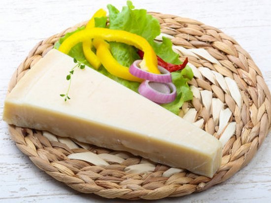 Твердый сыр полезен для профилактики кариеса — ученые
