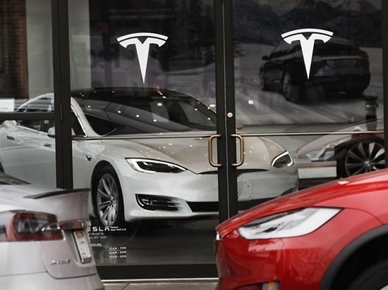 Компания Tesla уволила сотни своих сотрудников