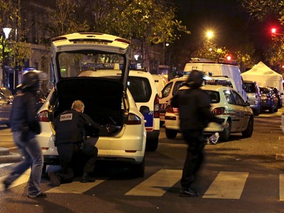 В автомобиле террористов во Франции полиция обнаружила автоматы Калашникова