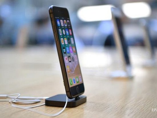 Производство нового iPhone 8 уменьшили в 2 раза — СМИ