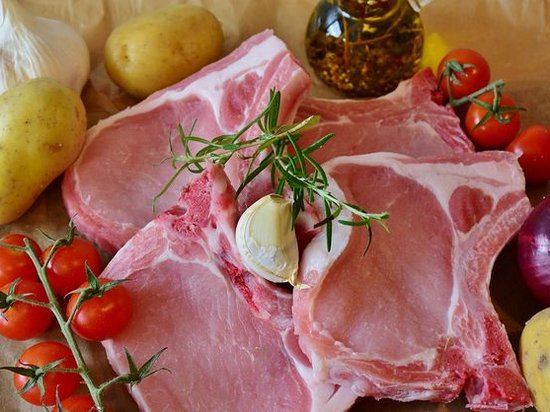 РФ запретила ввоз мяса и живых свиней из Украины