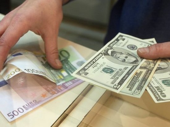 В Украине подскочил курс доллара и евро