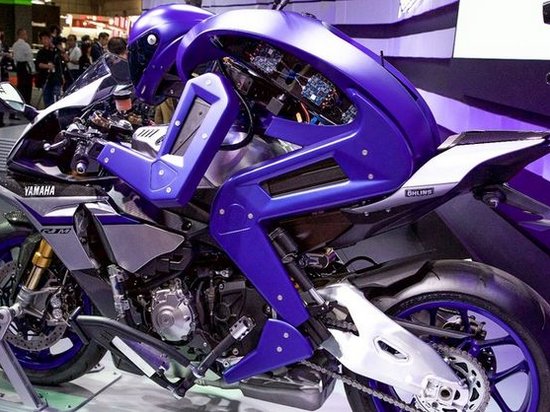 Yamaha испытала на треке новую версию своего робота-мотогонщика (видео)