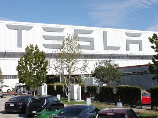Компания Tesla понесла рекордные убытки в истории