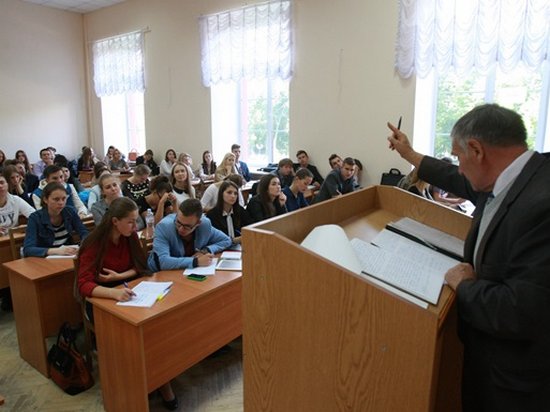 Почти половина украинских студентов получают стипендии