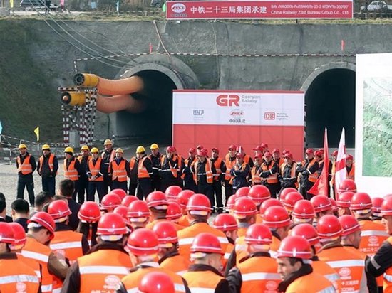 Китайская компания проложила в Грузии самый длинный ж/д тоннель