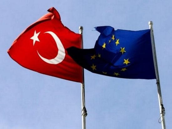 Евросоюз сократит финансовую помощь Турции