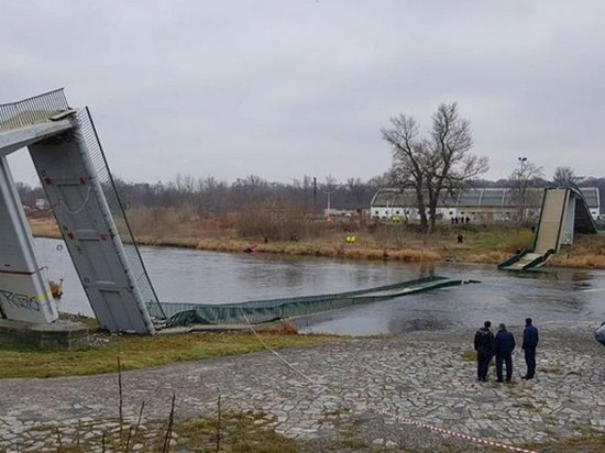 В Праге рухнул пешеходный мост: есть пострадавшие