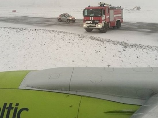 В РФ самолет с латвийским министром попал в аварию