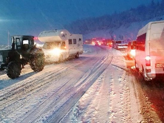 Из-за сильного снегопада на Закарпатье транспортный коллапс